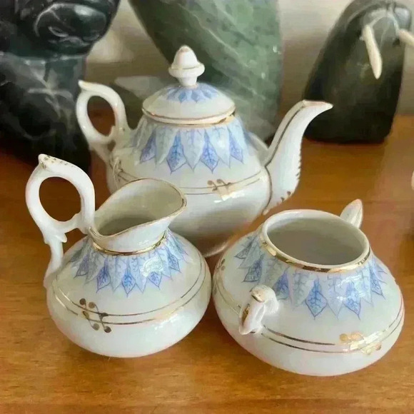 Child's  Tea Set - Picture 4 of 4